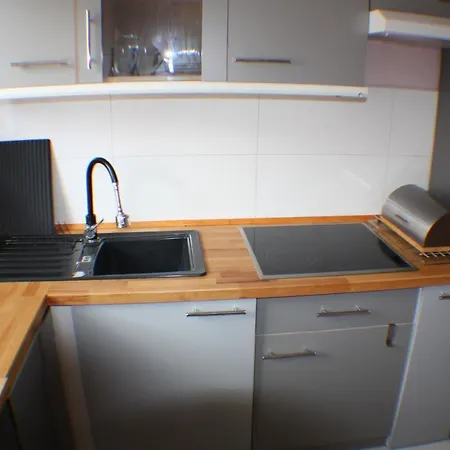 Zentral Gelegene Ferienwohnung Апартаменты *